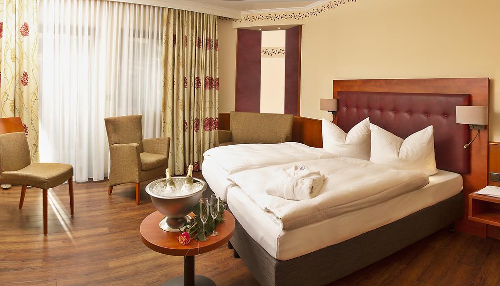 Schwabthal Gasthof - Hotel Zum Loewen מראה חיצוני תמונה